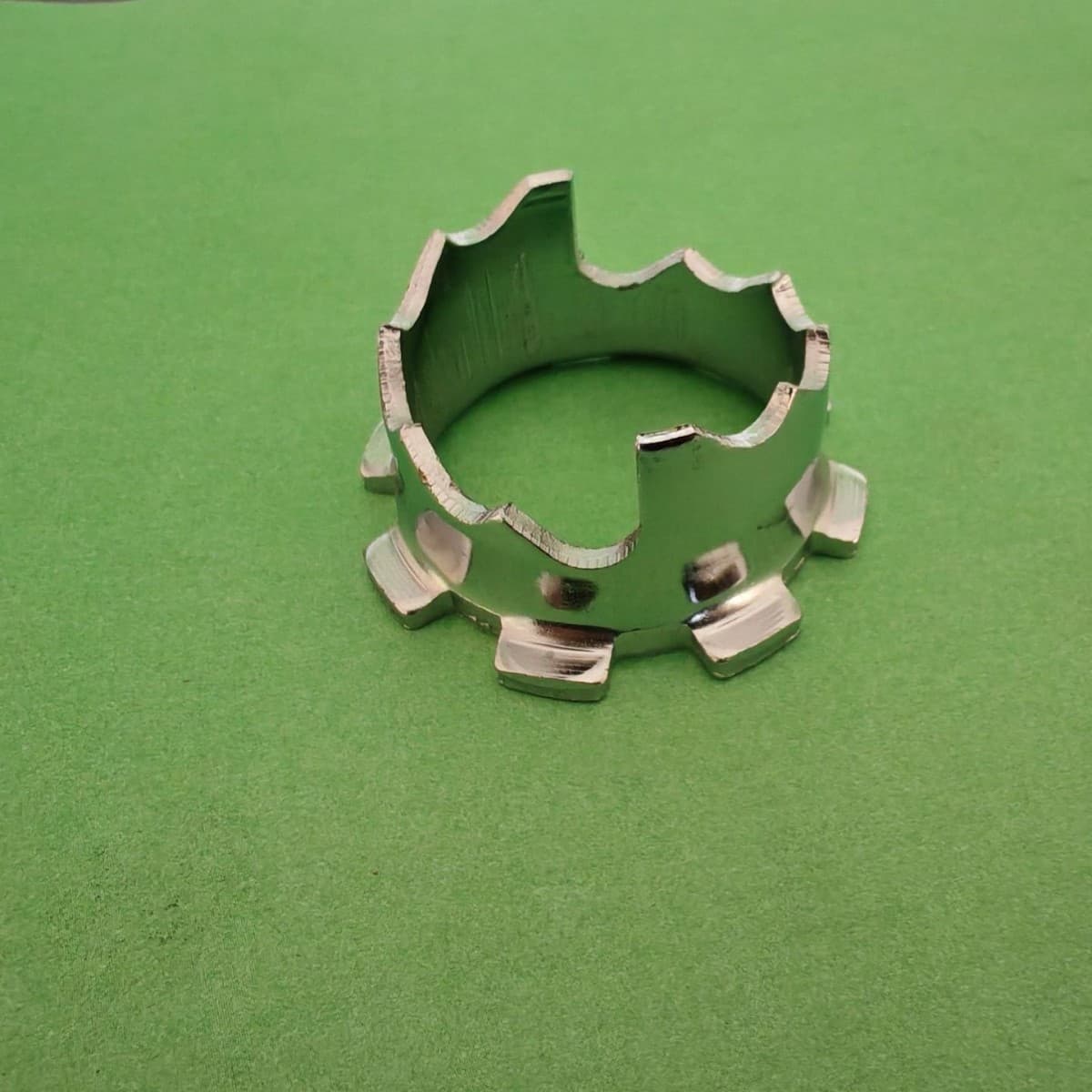 Regulator manufacturers supply stamped metal basket ring-shaped hardware toothed pads and other hardware accessories wholesale.