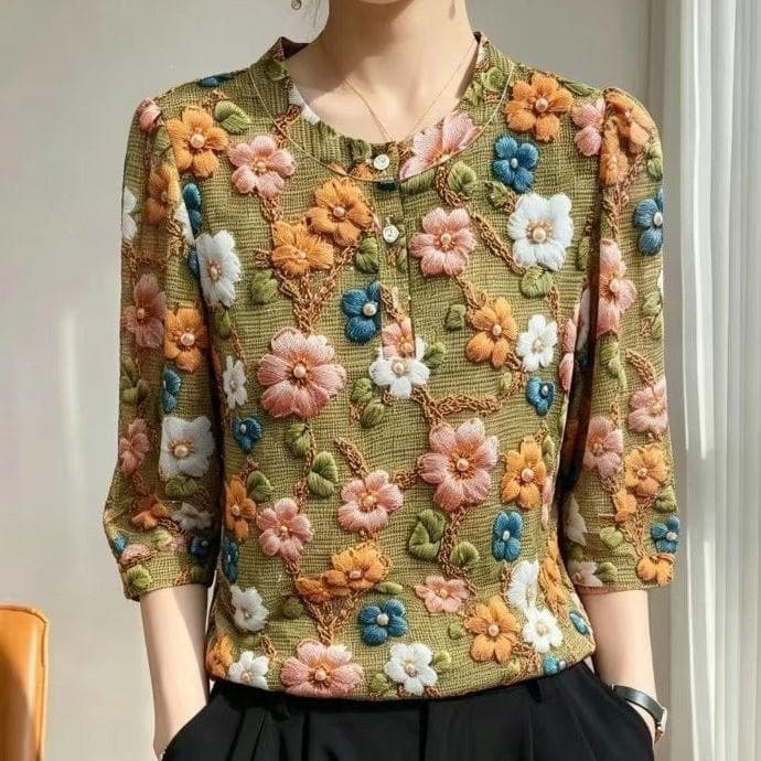 High-end Middle-aged Women's New Blouse, Summer Vintage Lightweight Top, Slimming, Elegant