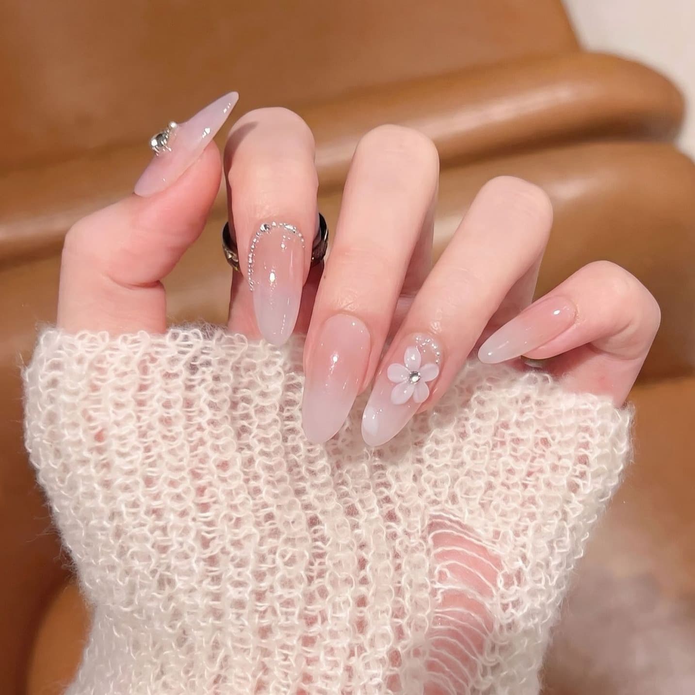 Dairuisen [Monet Mist] Pure Desire Nude French Gradient Nails Elegant White Carved Wearable Nail Tips