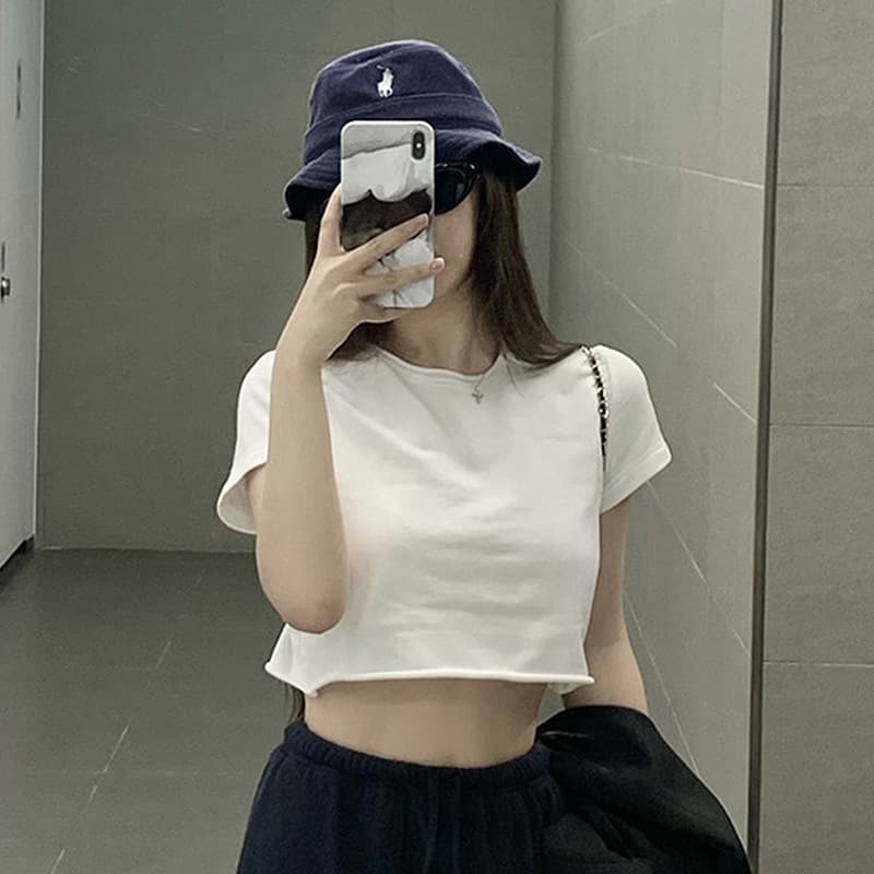 Women's Cropped T-Shirt with Regular Shoulders, Round Neck, Rolled Hem Design, Short Sleeve, Summer Sexy Top for Layering or Wearing Alone