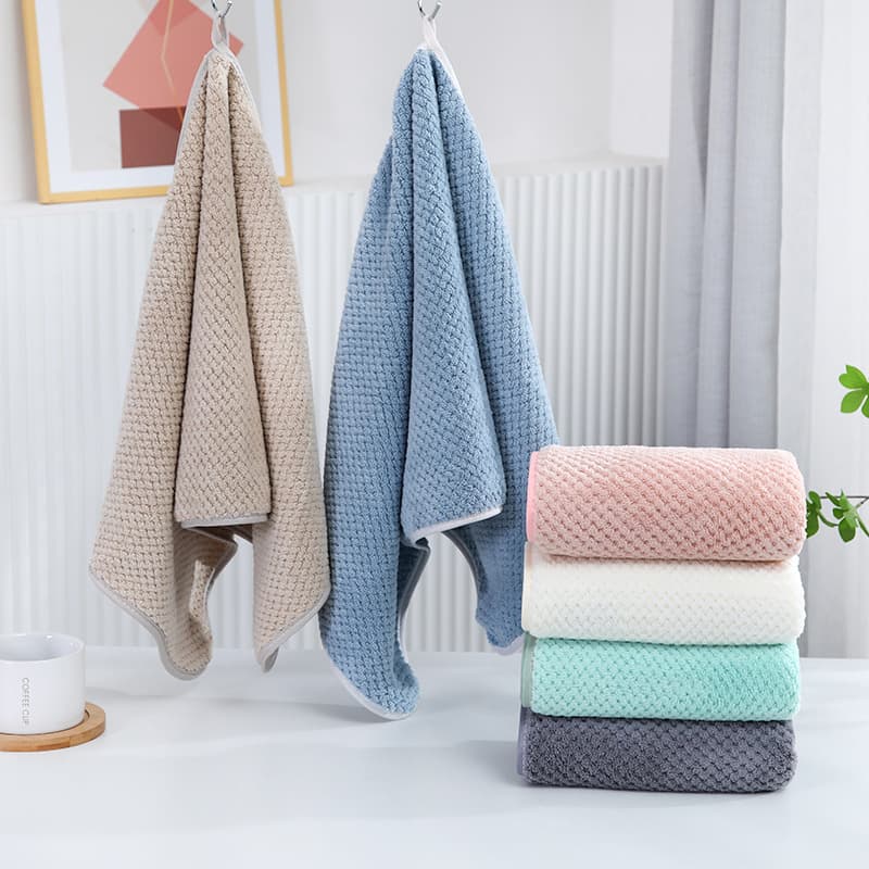 Pineapple grid towel wholesale from factory, thickened warp-knitted high-density coral fleece, absorbent, soft, home use, lint-free, suitable as gifts.