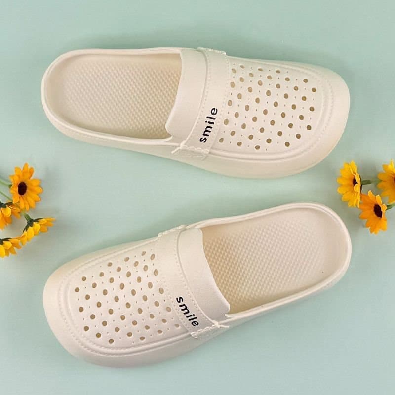 Baotou New Summer Slippers, Non-Slip, Breathable, Indoor and Outdoor Wear, Fashionable, Flat, Soft Sole, Women's Clog Style