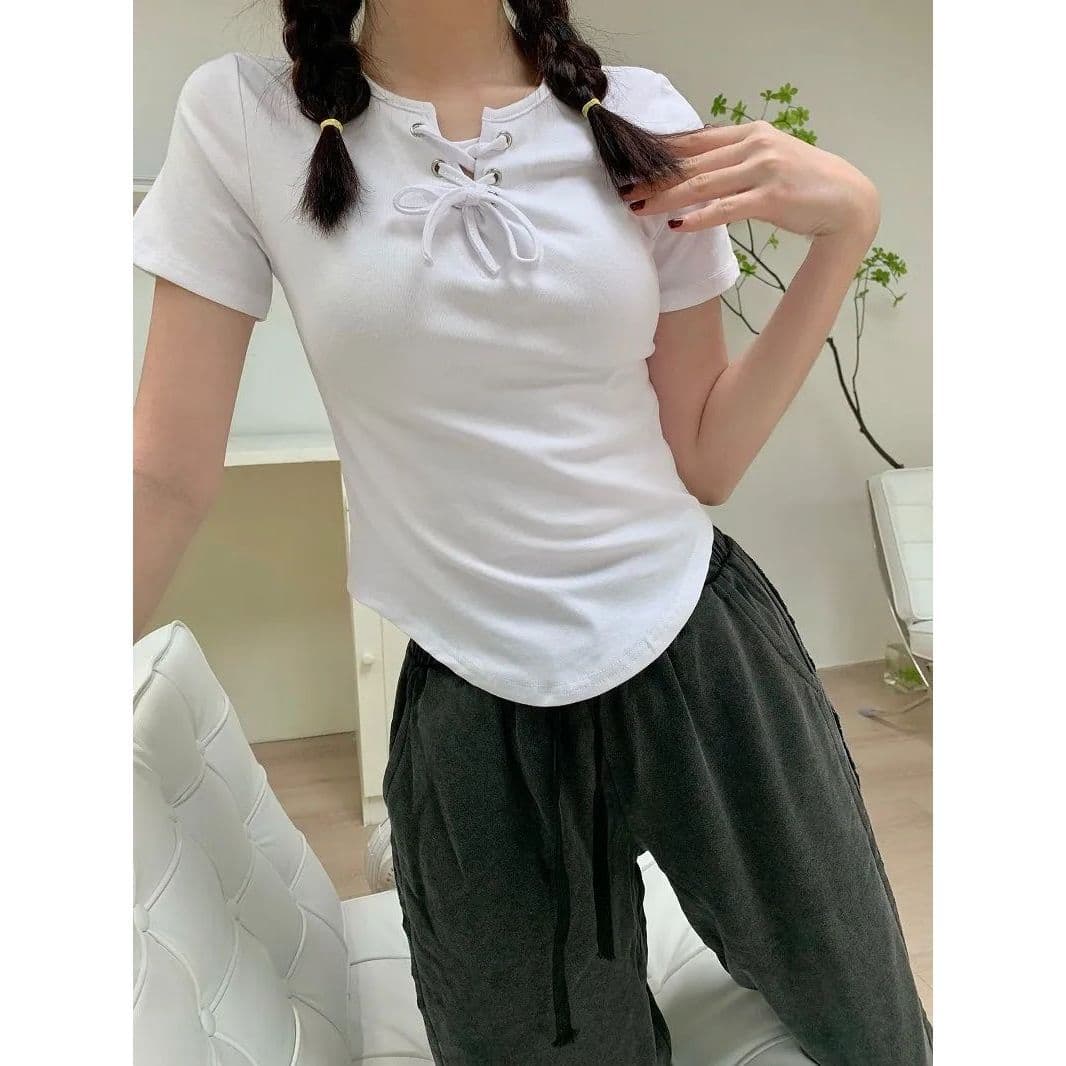 Short-sleeved T-shirt for women 2026 new summer niche chic design cross strap short bottoming shirt trendy top