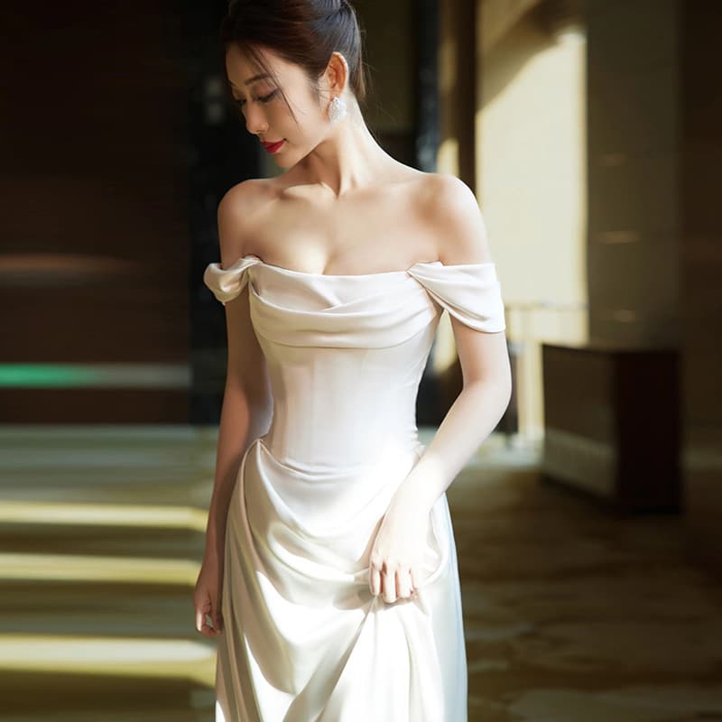 French One-Shoulder Light Wedding Dress for Bride, Elegant White Simple Satin Gown, Luxurious Slim Fit Mermaid Skirt