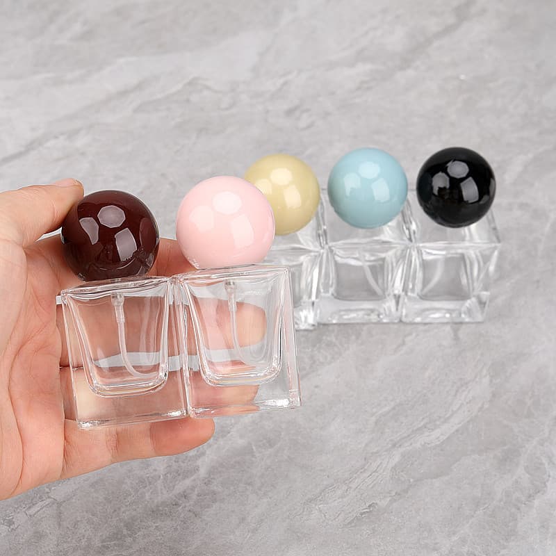 Factory direct sales 50ML round ball perfume bottle portable glass spray 30ml replacement bottle empty bottle