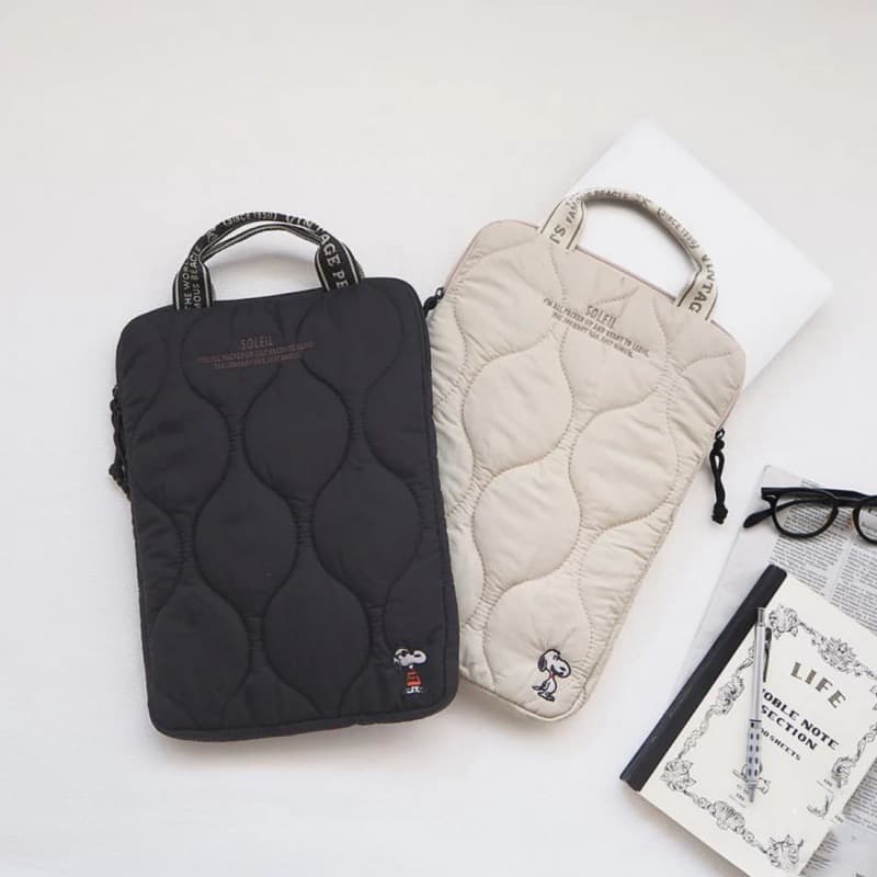 In-Stock Japanese-Style Snoopy Cartoon Computer Bag, Portable Simple Handbag iPad Case, Padded Tablet Protective Bag
