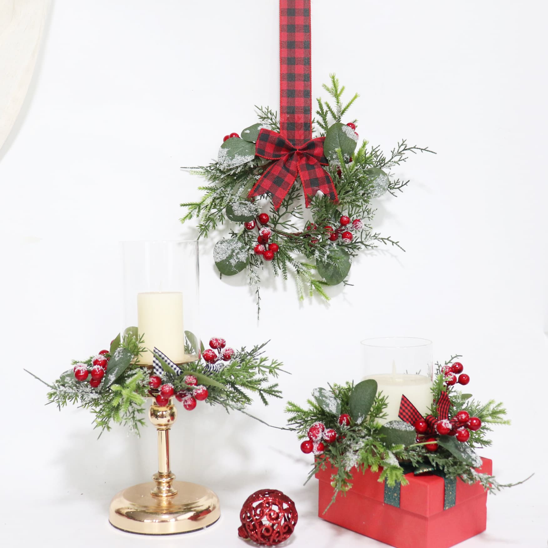 New Eucalyptus Leaves Mini Christmas Wreath Wall Hanging Ring, Handmade Pine Cypress Red Berry Simulation Door Hanging Cross-border Amazon