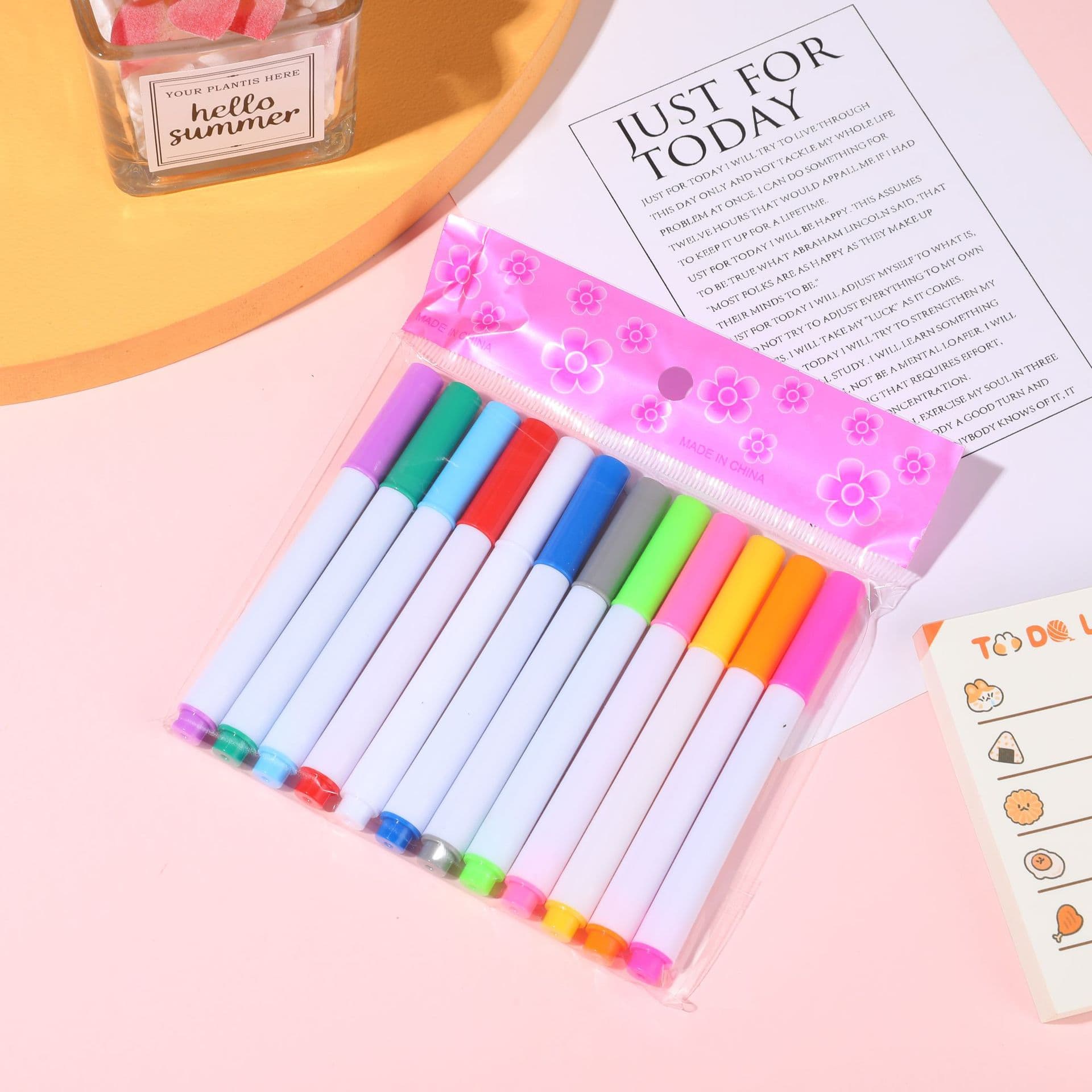 Colored eco-friendly liquid chalk, dustless erasable LED fluorescent chalk, children's doodle and drawing eraser blackboard chalk.