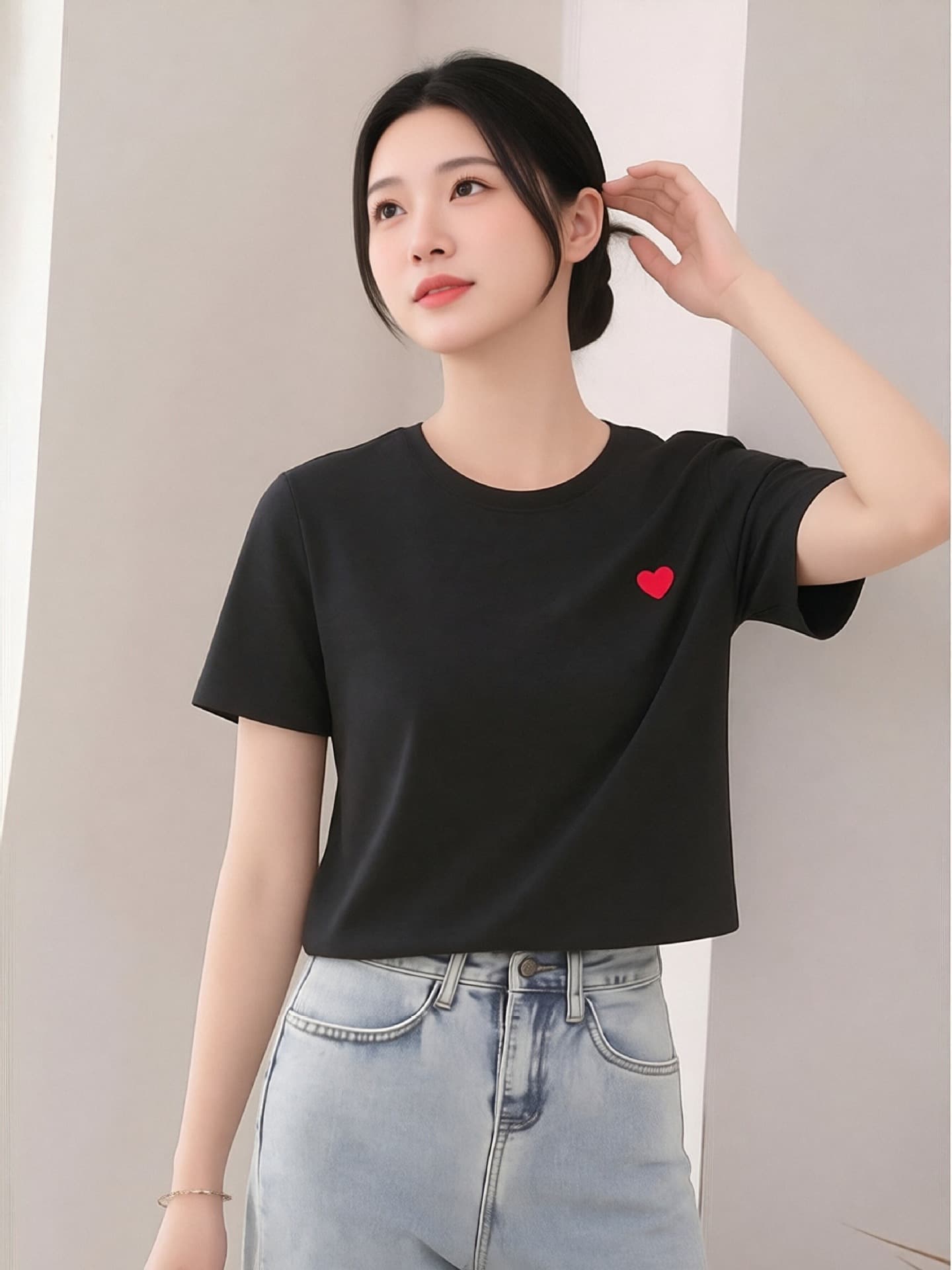 Light Luxury Small Heart Embroidered T-Shirt Women 2026 Summer New Commute Versatile Round Neck Regular Shoulder Slim Fit