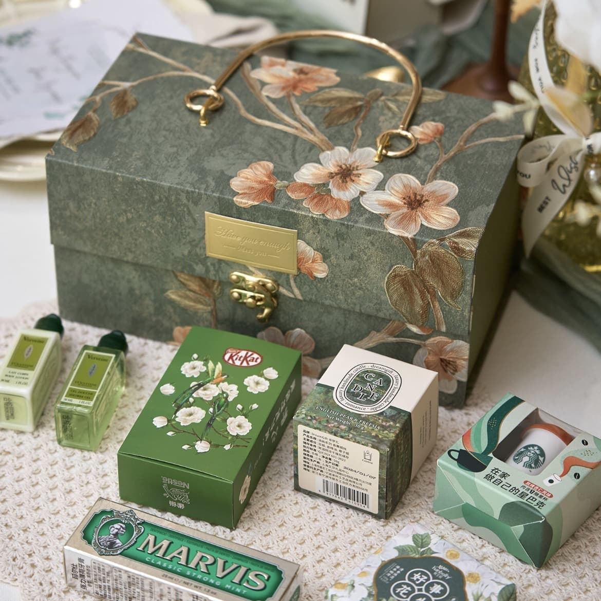 New Chinese style high-end hot stamping gift box, customizable logo, fashionable hot stamping metal portable gift box
