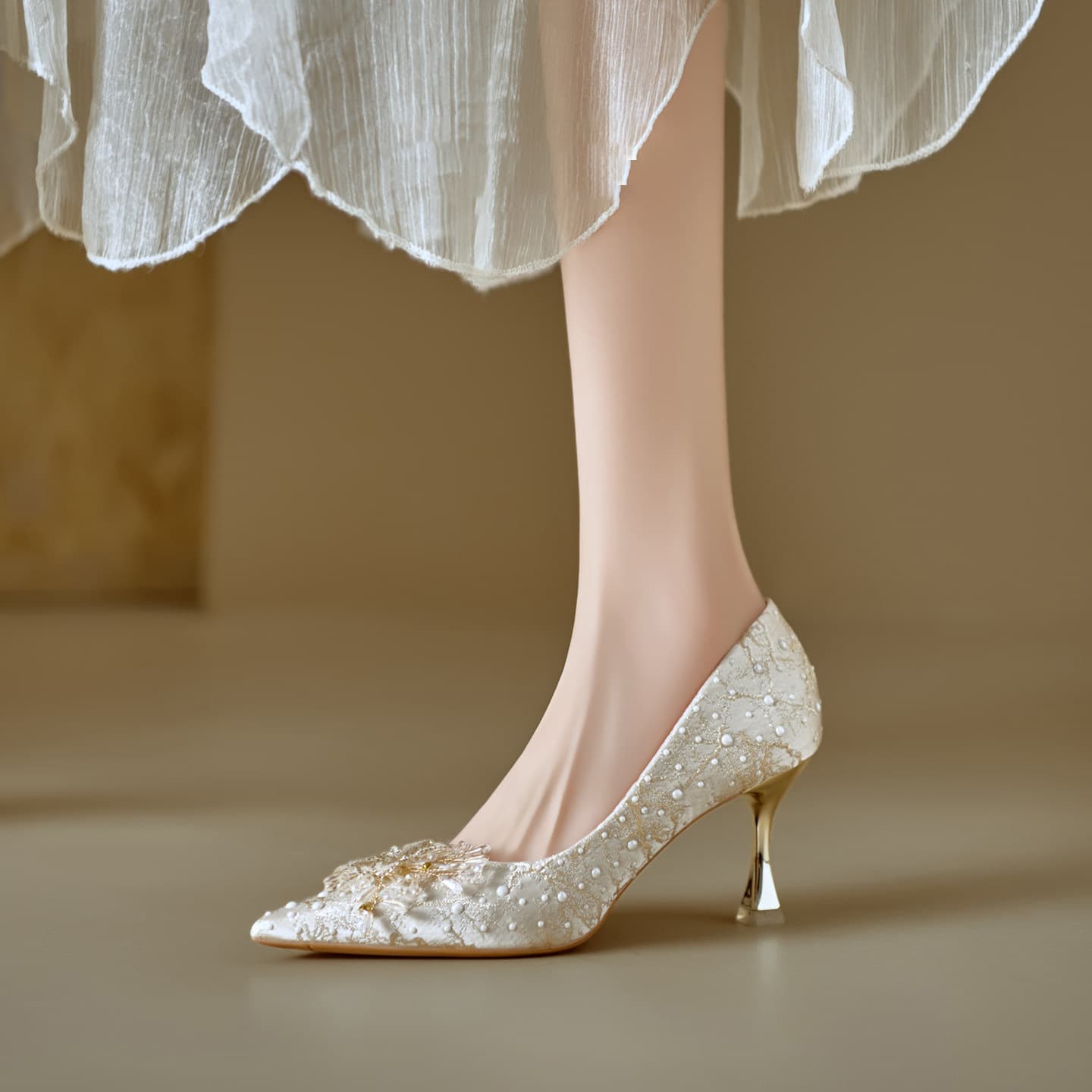 Wanziyan 2026 New Wedding Shoes Pointed Toe Thin Heel Crystal Flower High Heels Bride Shoes Comfortable Shallow Mouth Flats