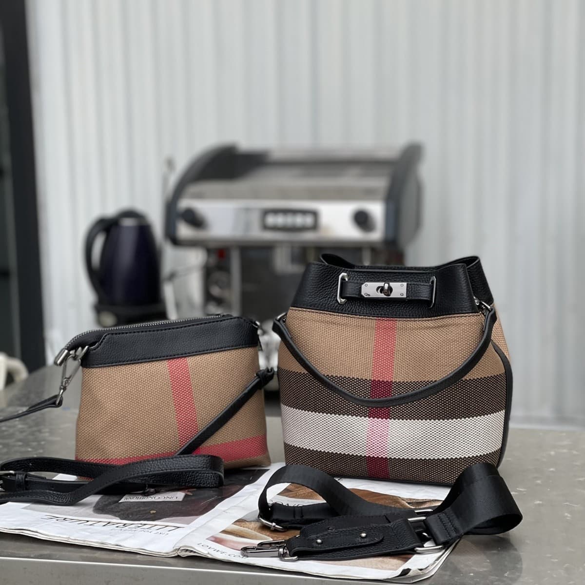 Internet celebrity's same style mother-in-law bag for women Korean version new plaid bucket bag hand-held large bag large capacity women's bag casual trend