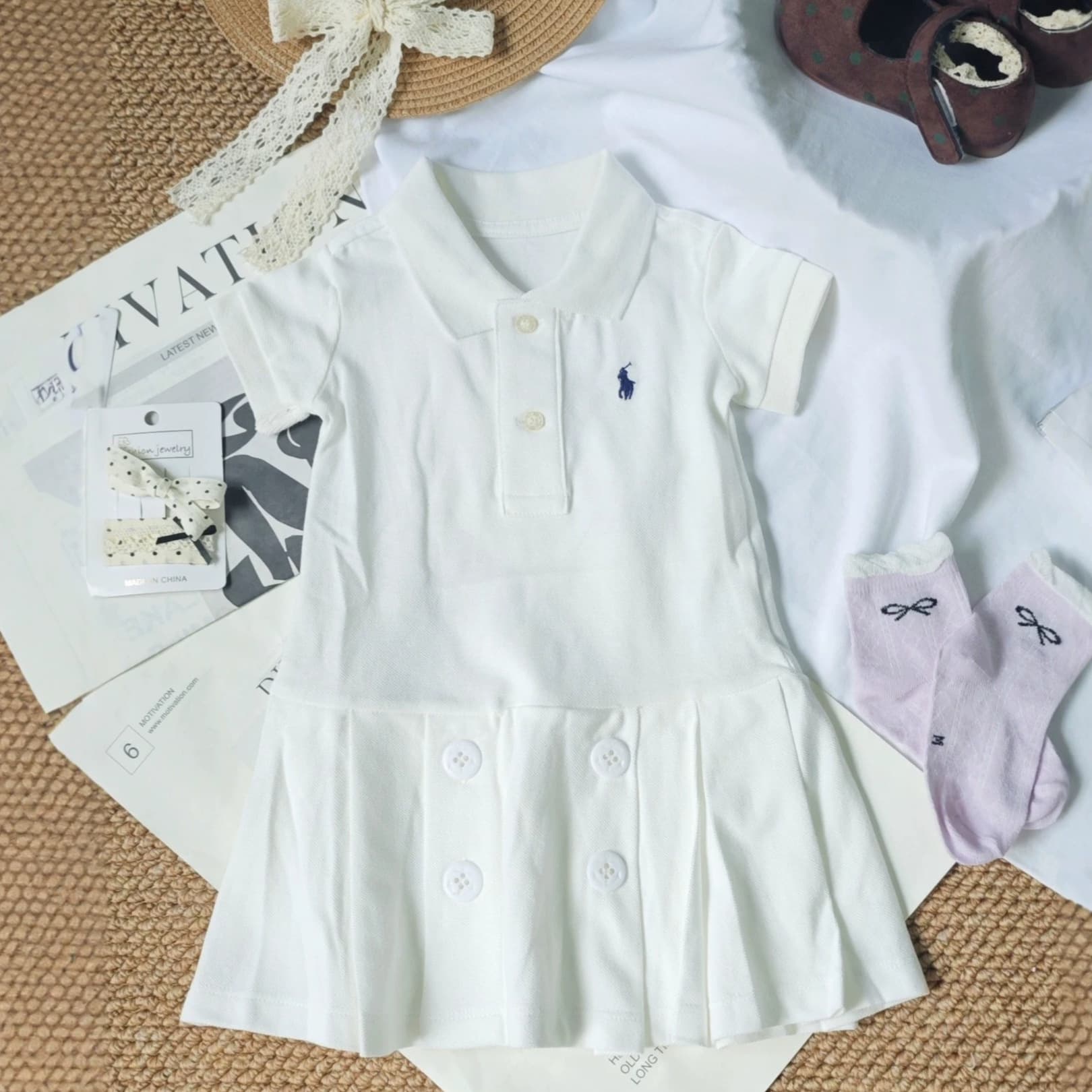 (in Stock) Raff Girls' Dress with White Polo Collar and Four-Button Skirt