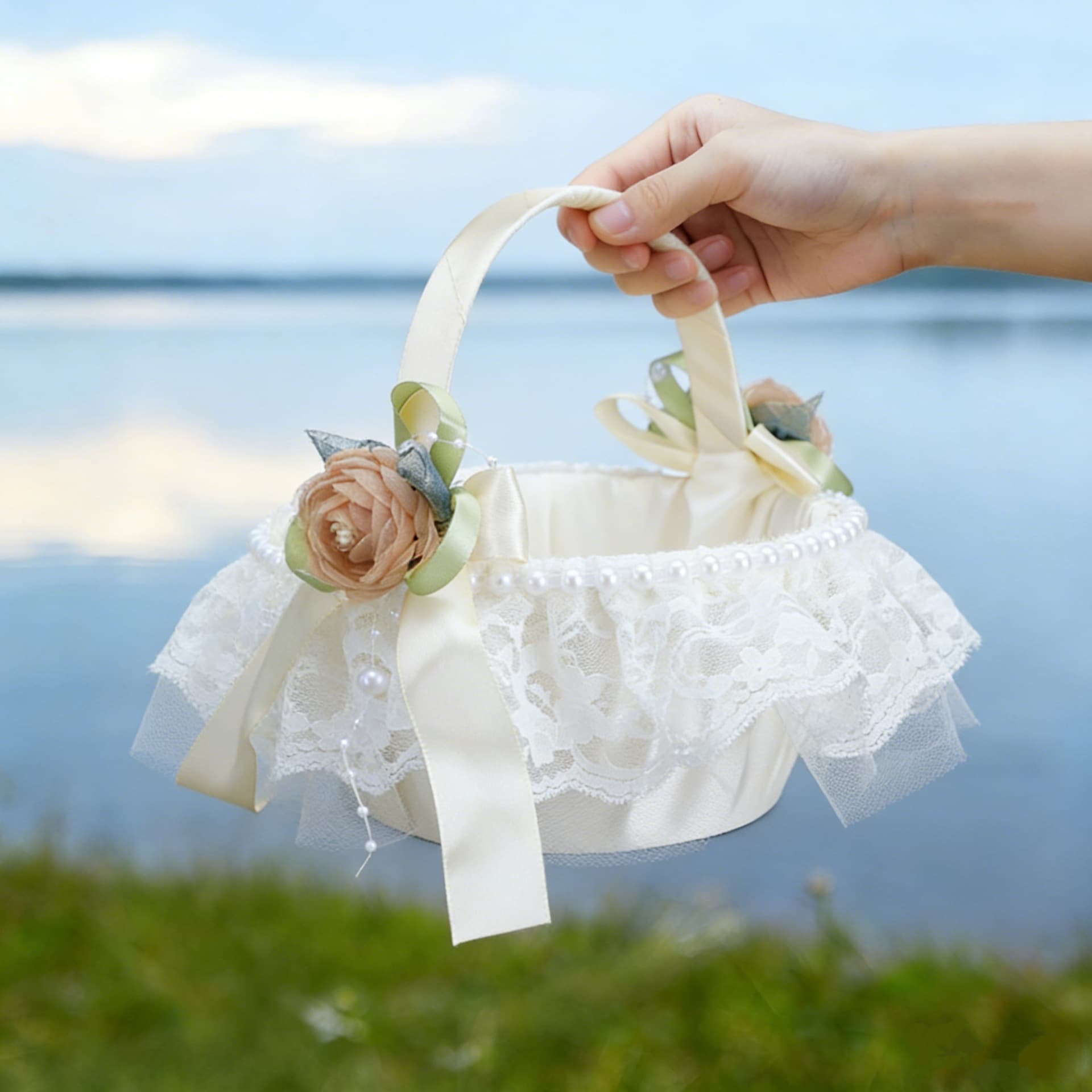 Western Wedding Flower Basket with Pearl Bow and Lace Trim, Handheld Scattering Flower Basket