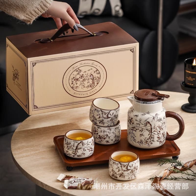 French-style tea set, including a kettle and teacups, perfect for home use, a luxurious housewarming gift, or as a present.