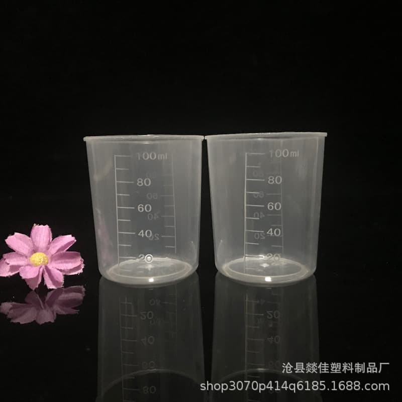 Manufacturer supplies 100ml PET transparent plastic graduated measuring cups, small measuring cups, sampling and dispensing cups, and measuring cups.