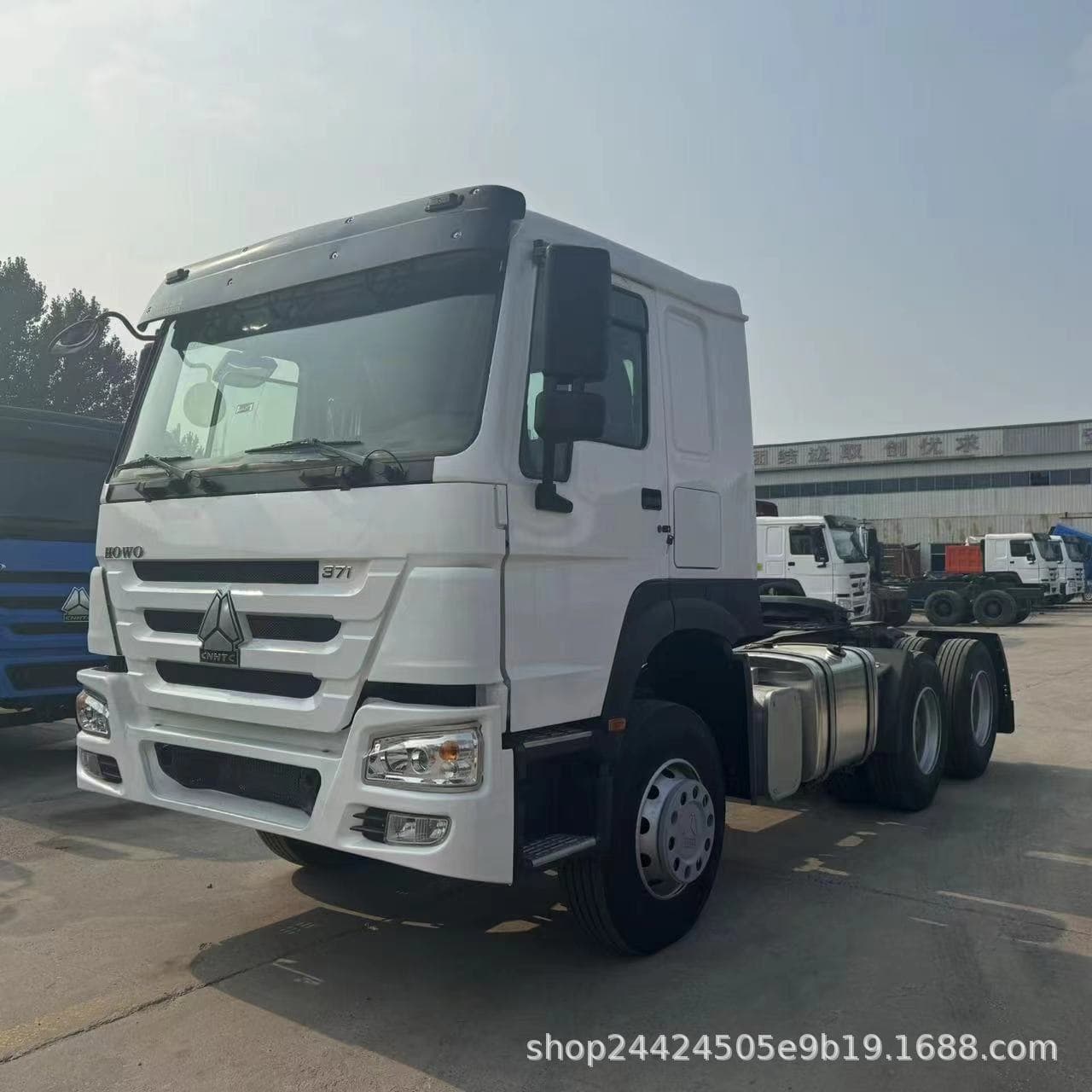 8x4 HOWO Tractor Head Tandem Axle Semi-trailer Heavy Truck 371HP Cargo Transport Truck Head