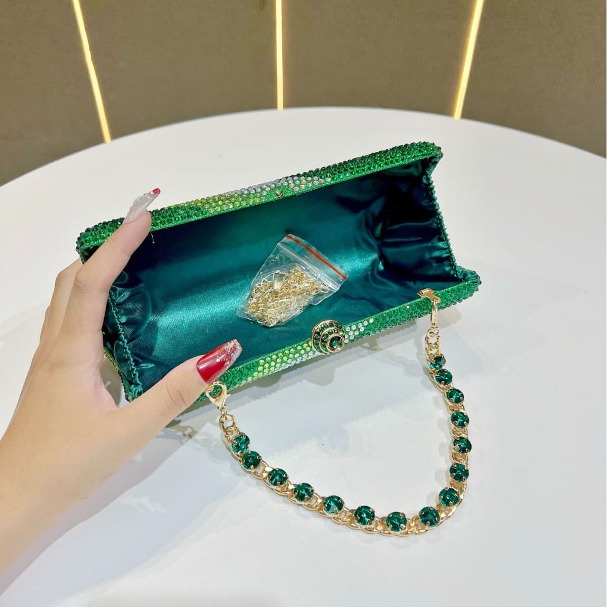 New women's sparkling luxury diamond-encrusted handbag, wedding bridesmaid bag, party bag, rhinestone glitter evening bag, chain bag