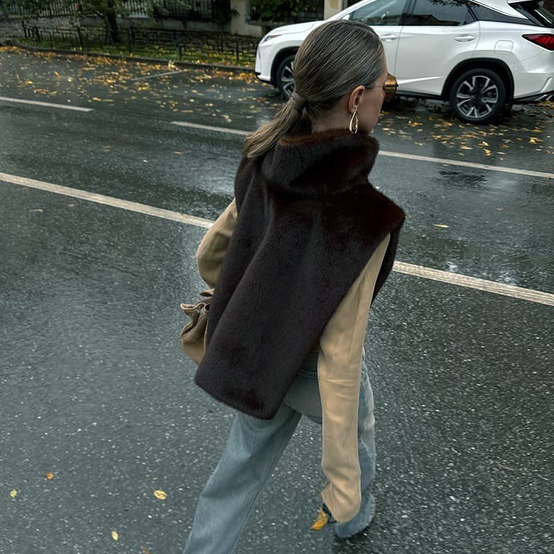 2024 Winter New Elegant Comfortable Neck Warmer Stand Collar Loose Sleeveless Sweater Vest Top for Women