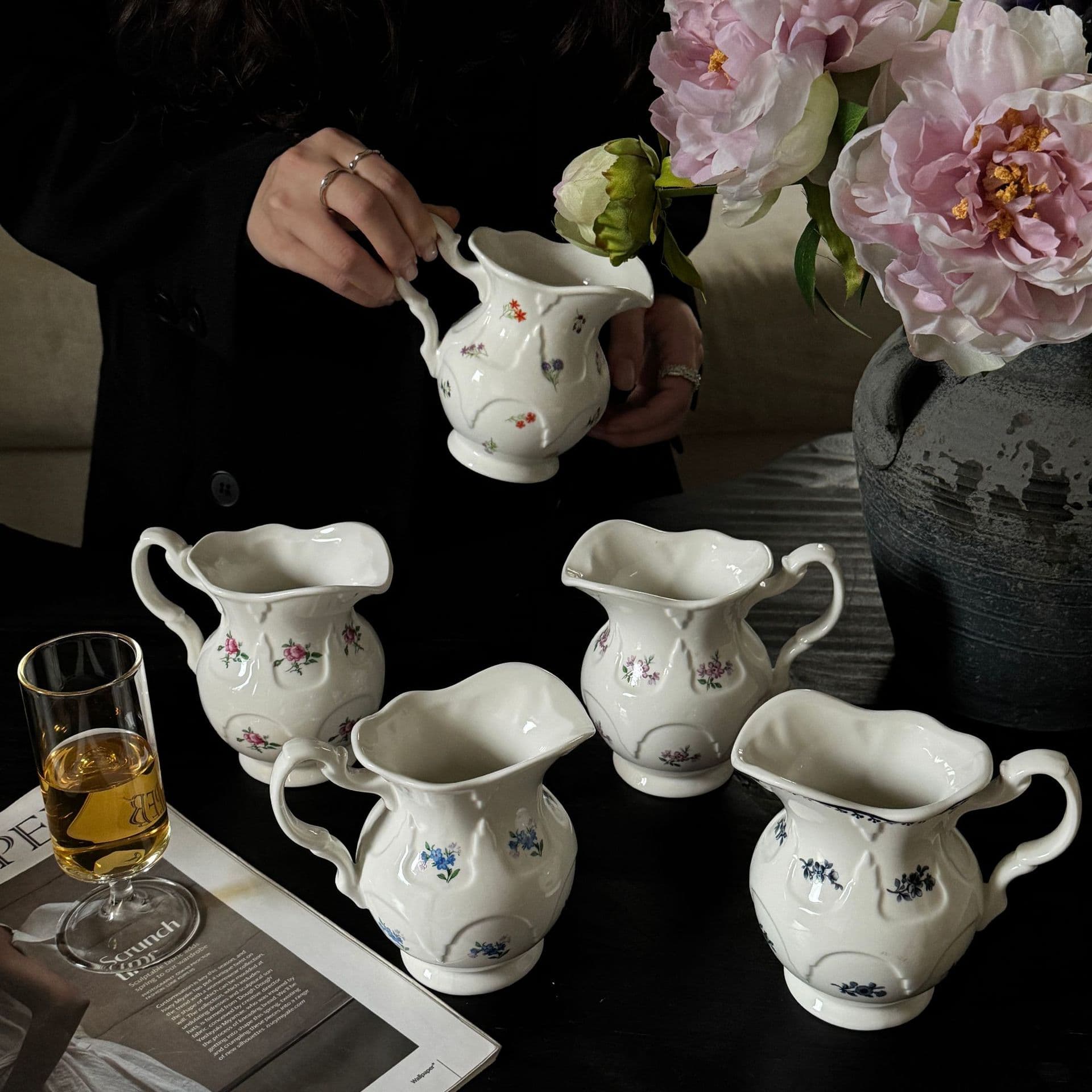 New Product French Medieval Ambience Relief Ceramic Milk Cup Coffee Milk Pot Small Vase Storage Jar Household Wholesale