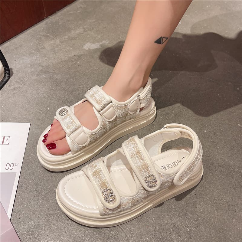 Sandals 2026 New Women's Summer Flat Fairy Style Thick Sole Versatile Soft Bottom Platform Casual Little Fragrance Beach Shoes