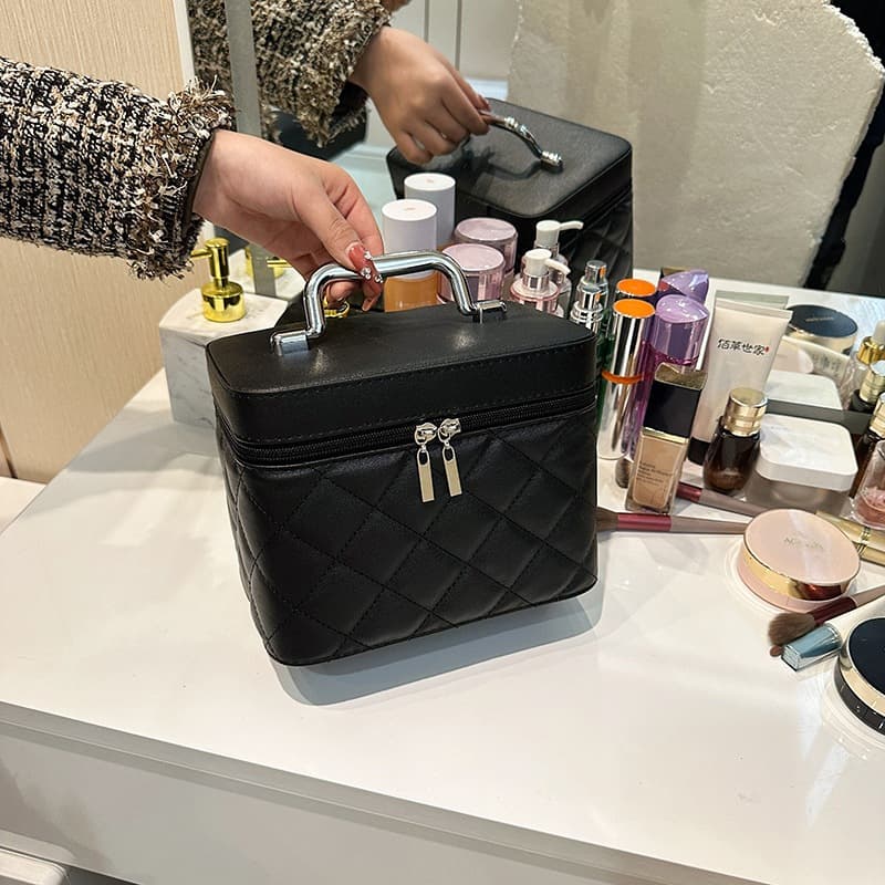 New Diamond-Quilted Embroidered Cosmetic Bag Structured Handheld Portable Makeup Case Cosmetic Storage Box Premium Gift
