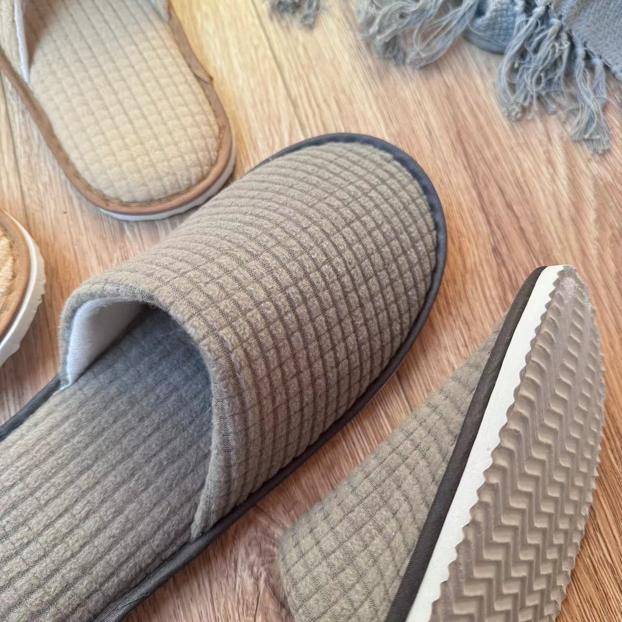 Disposable slippers for star hotels, hotels, B&Bs, beauty salons, special thickened anti-slip winter household hospitality wholesale