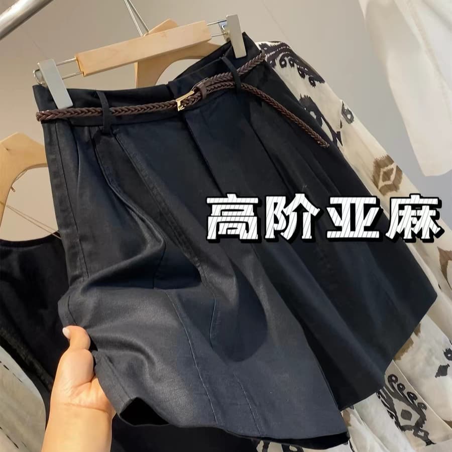Wow! Close your eyes and enter this pair of high-end 30 linen scratch-colored classic casual shorts with a belt for women