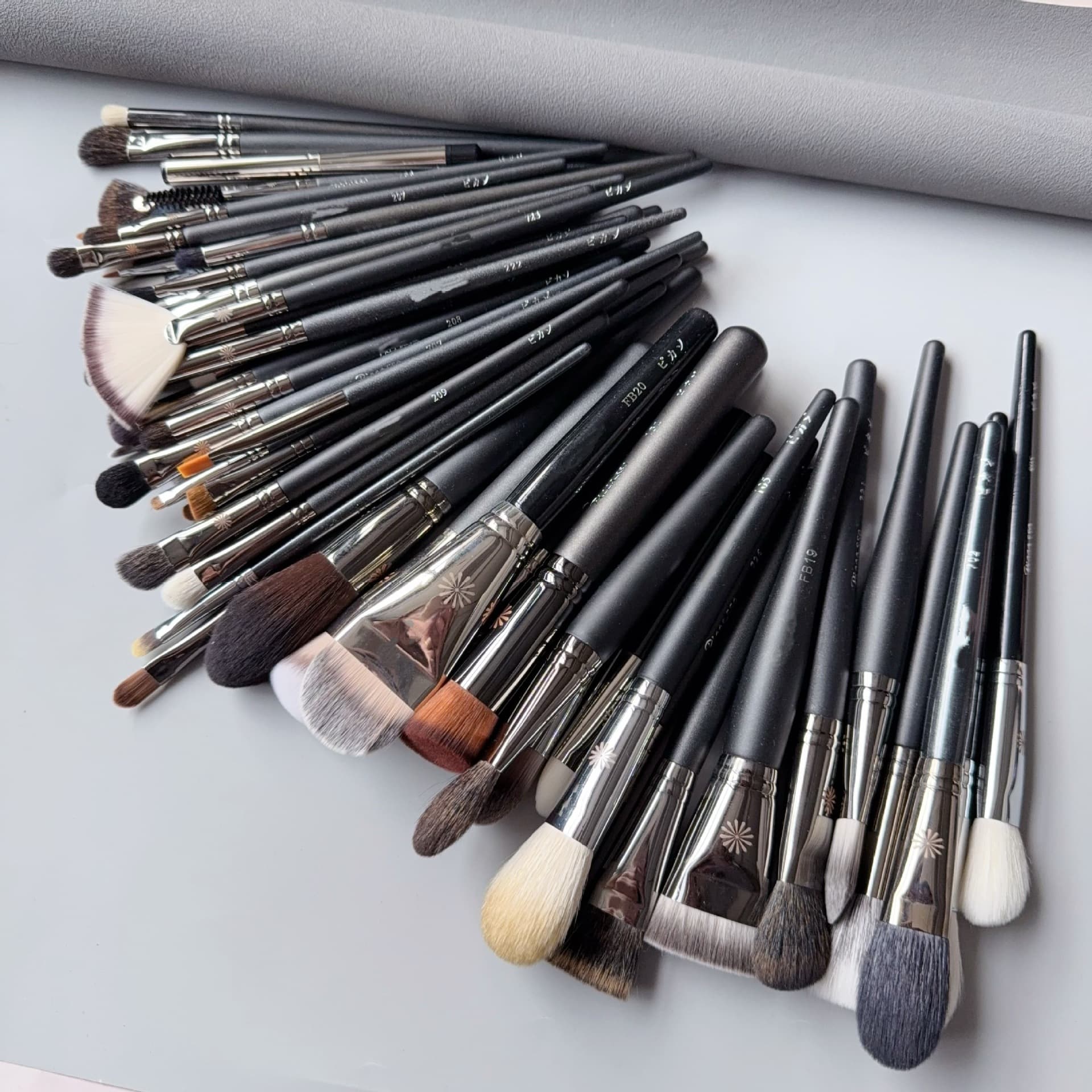 Biji Full Series Makeup Brushes 133 224 FB18 Powder Blush Eyeshadow Brush Cangzhou Makeup Brush