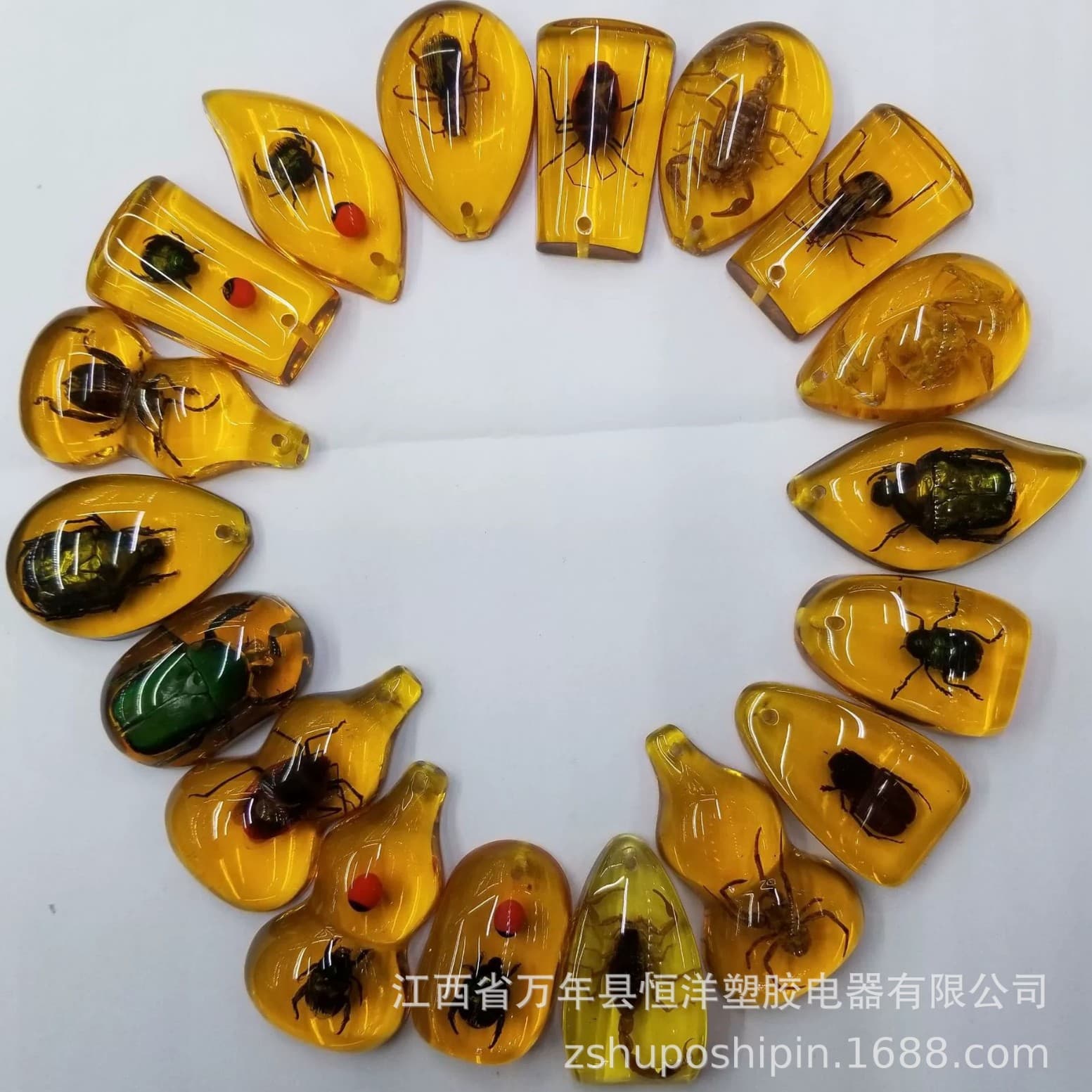 Factory Direct Wholesale Real Insect Specimen Amber Pendant Archaeological Blind Box Accessories Hot Sale in Tourist Attractions