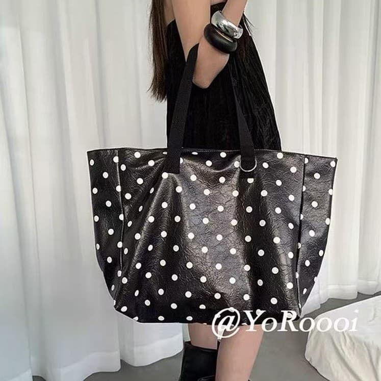 Korean black and white polka dot bag, large capacity soft leather bag, travel tote bag, antique contrasting armpit shoulder bag
