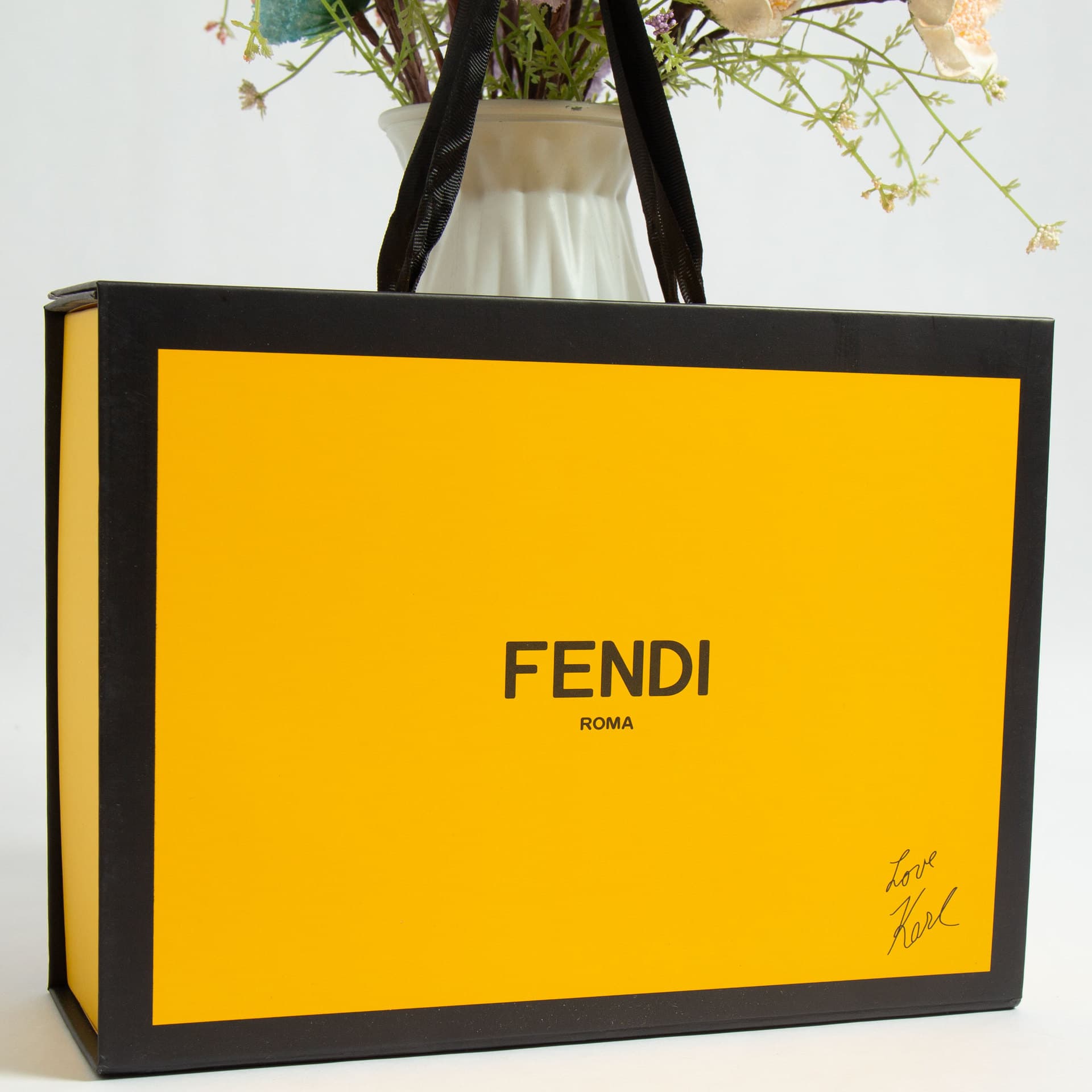 Focus on quality, one-to-one European and American luxury goods counter big brand FIND* Fenjia folding box can be printed with LOGO
