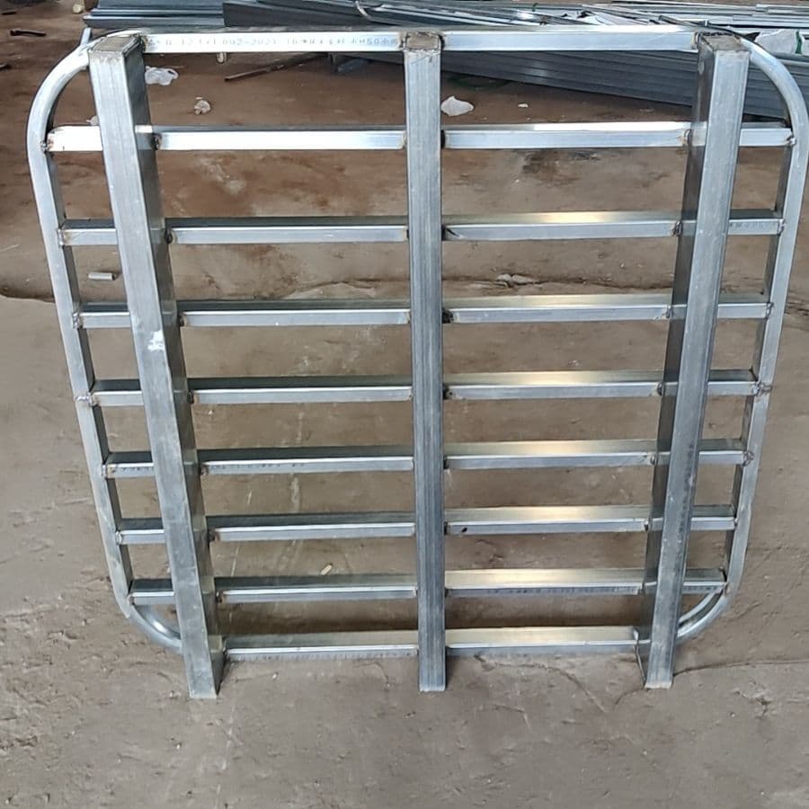 Factory direct supply spray-coated steel light iron pallet, round double-layer forklift pallet, source factory ready stock wholesale.