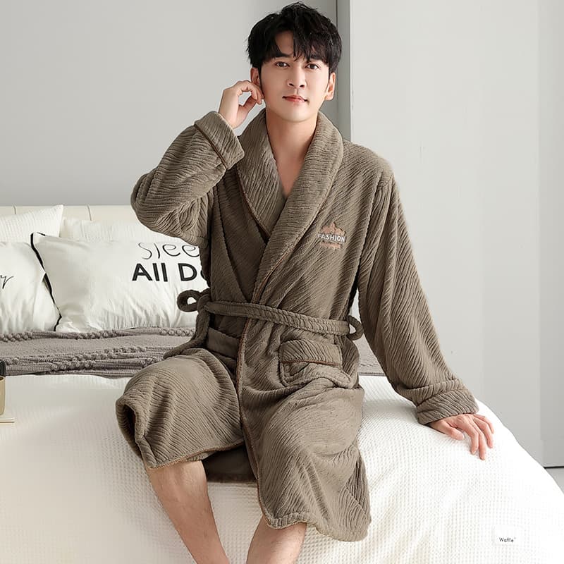 Winter Thickened Coral Fleece Bathrobe for Men, Turn-Down Collar, Mid-Length, Youth Homewear