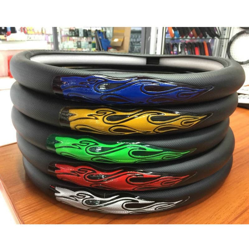Manufacturer wholesale fashionable cool PU reflective patch steering wheel cover, round car use grip cover protective cover custom