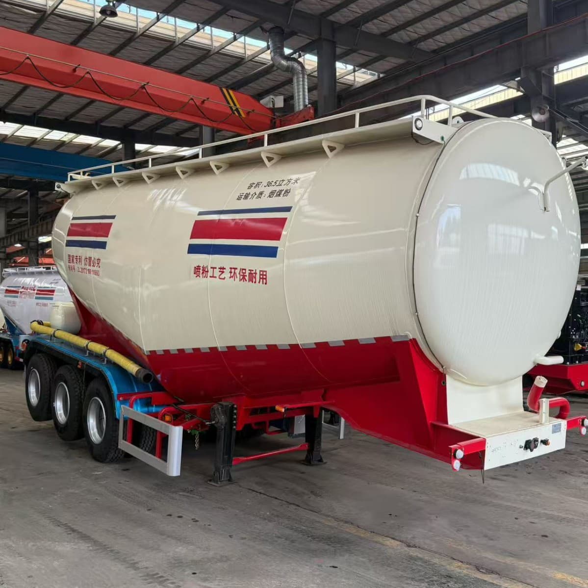Cross-border supply powder tanker cement tanker powder and granular material semi-trailer transport vehicle 4-axle fly ash
