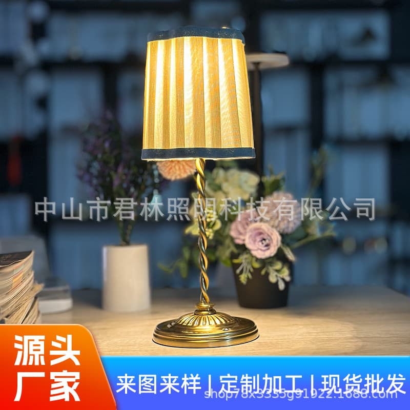 French Ironwork Fabric Shade Table Lamp Modern INS Creative Decorative Bedroom USB Rechargeable Fabric Warm Rechargeable Small Table Lamp