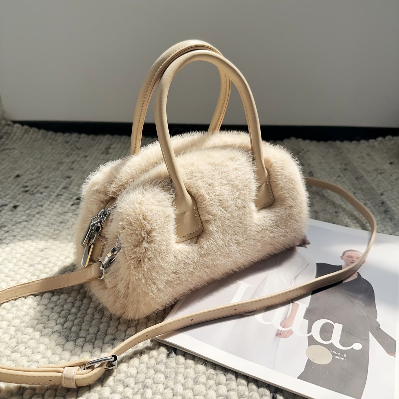 2025 New Autumn/Winter Japanese-Korean Box Bag Tote Bag Retro Niche Design Heavy-duty Faux Mink Tote Bag