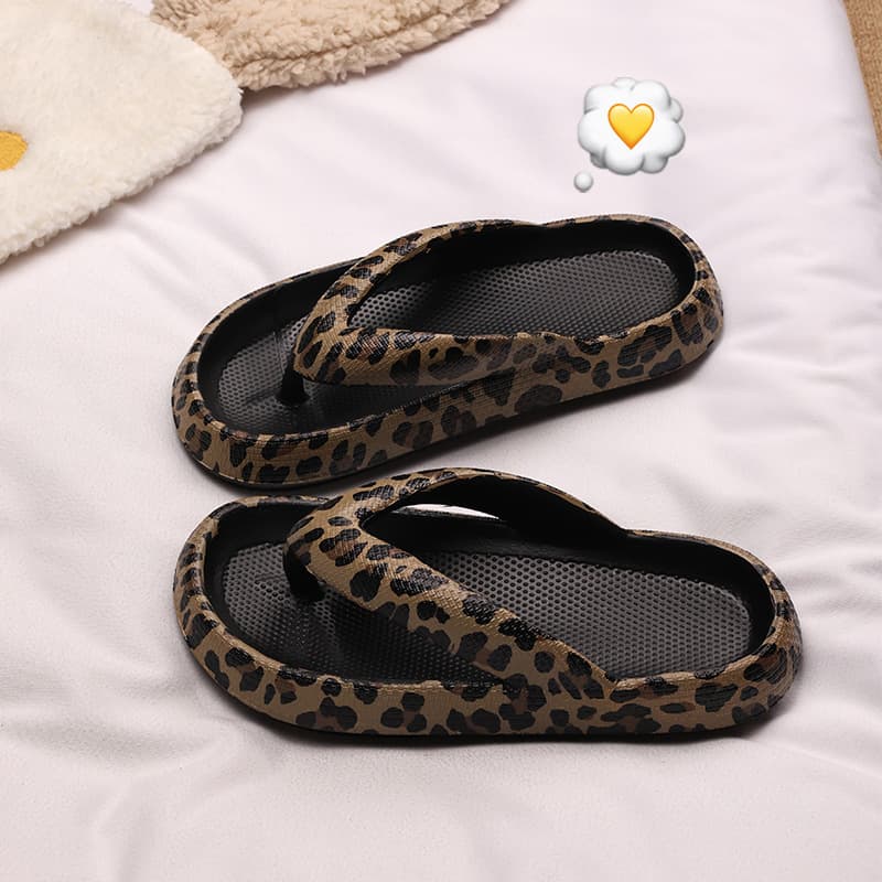Thick Sole Leopard Print Flip-Flops for Women, Summer Outdoor Wear, Fashionable, Essential for Trendy Girls, Non-Slip Beach Sandals