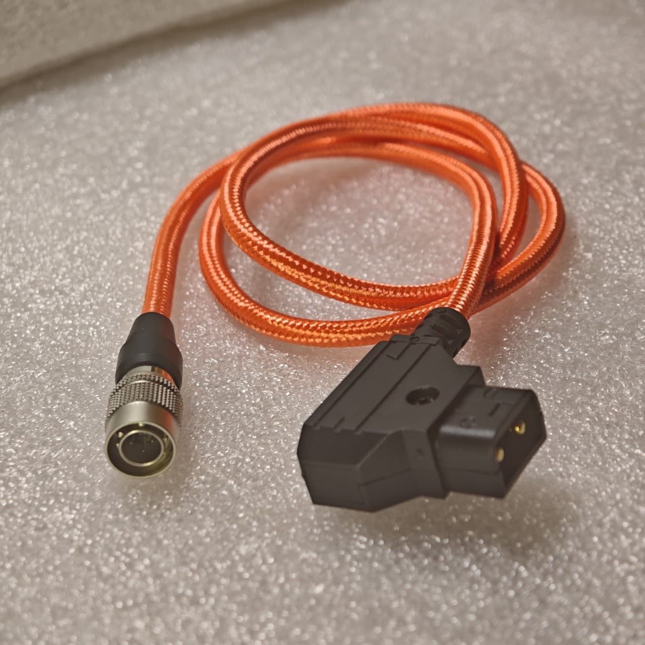 Mujin D-TAP to ZOOM port F4/F8 audio for Sound Devices 688 633 664 power cable