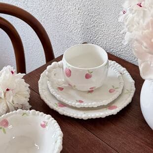 French Relief Sweet Strawberry Beaded Edge Ceramic Coffee Cup and Saucer Soup Plate Girl's Heart Dessert Plate Flat Plate
