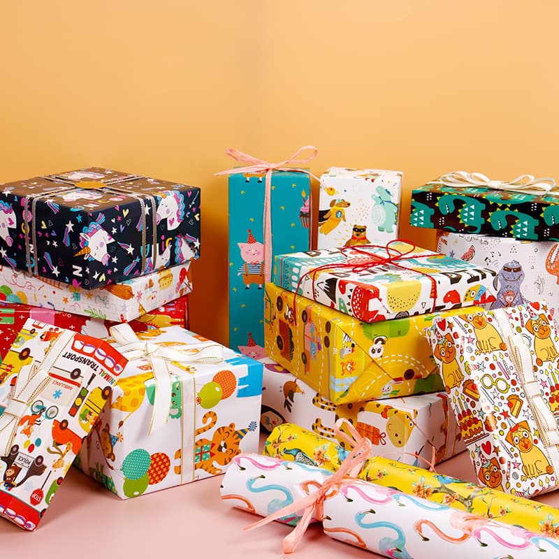 Gift wrapping paper, birthday gift boxes, cute cartoon book wrapping paper for children.