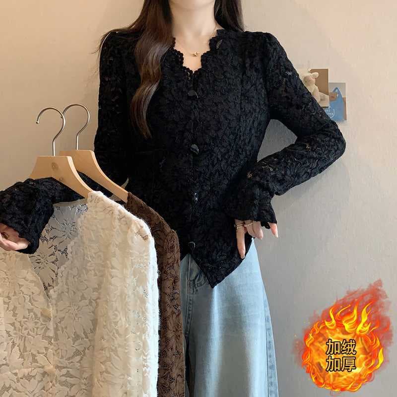 Real Shot 2025 Winter New Style Plus Size French Design V-Neck Lace Bell Sleeve Fleece-Lined Blouse for Curvy Women