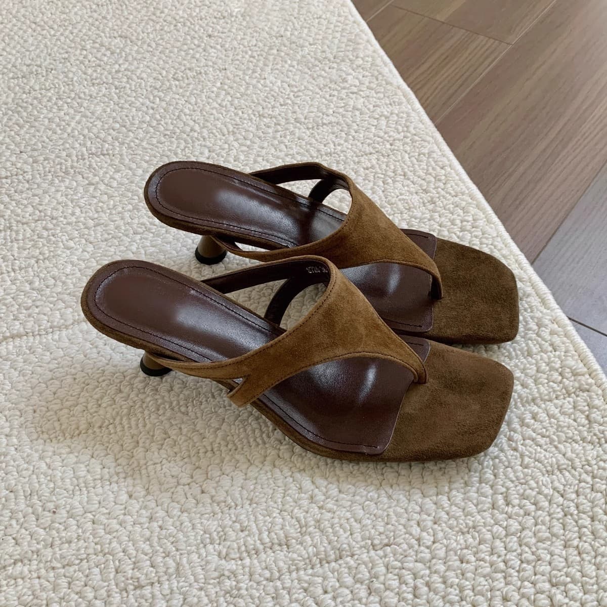 High-End Square-Toe Cat-Heeled Thong Flip-Flops for Women, Casual High-Heeled Summer Style and Comfortable Open-Toe Sandals for Women
