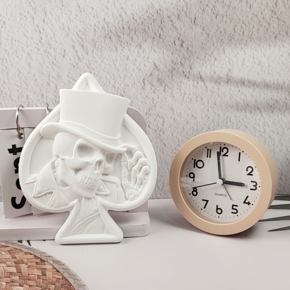 X0511 Semi-3D Spade Skull Wall Hanging Decorative Cement Plaster Mold DIY Silicone Mold