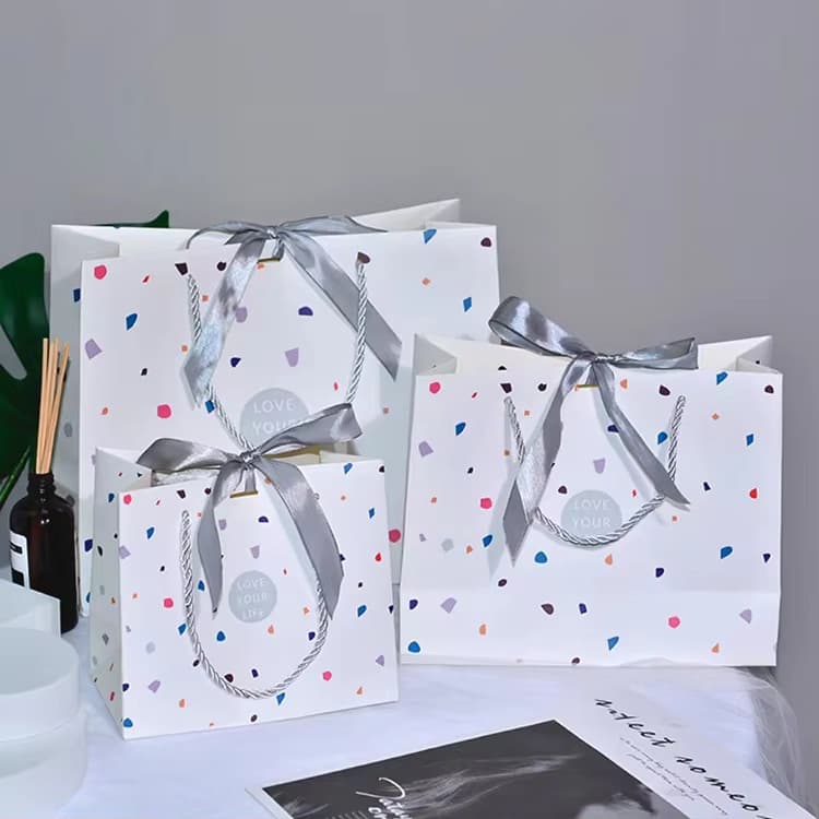 Custom Paper Bags Wholesale Cheap Low Price Luxury White Shopping Bags with Ribbon Handles