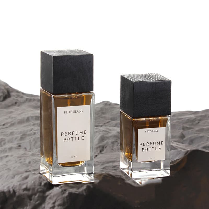 Transparent Glass Square Perfume Bottle Snap-On Spray Bottle Press-Type Refillable Bottle Wooden Cap Fragrance Bottle Custom Logo Available