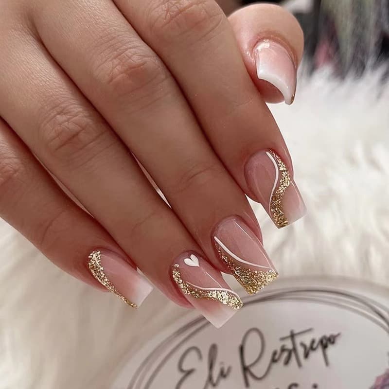 Mid-length, European and American style, glittery gradient, Instagram-worthy hot girl nail art, heart-shaped wearable nail art, false nails, mixed wholesale.