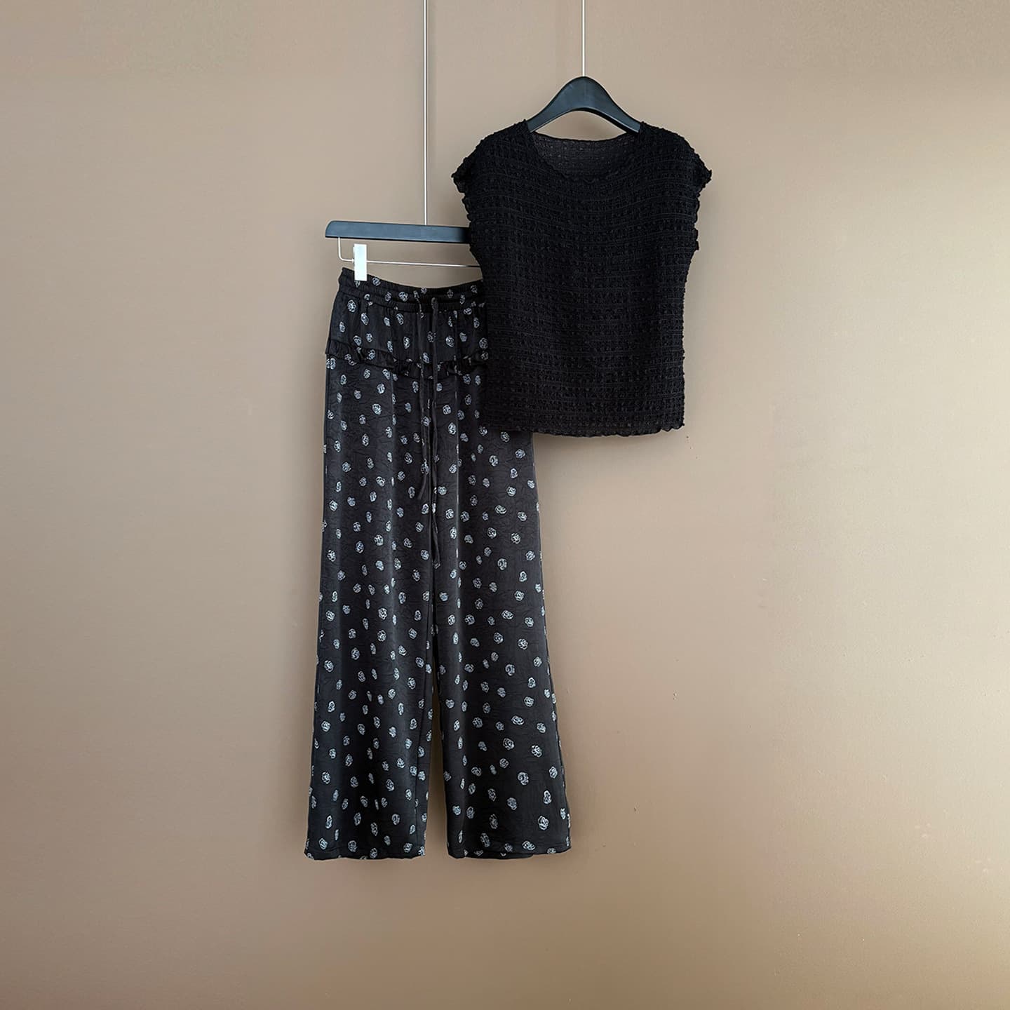 Salt-style Fashion Set for Women Summer, Black Short Sleeve Top with Floral Print and Ruffle Hem Pants Two-Piece Set