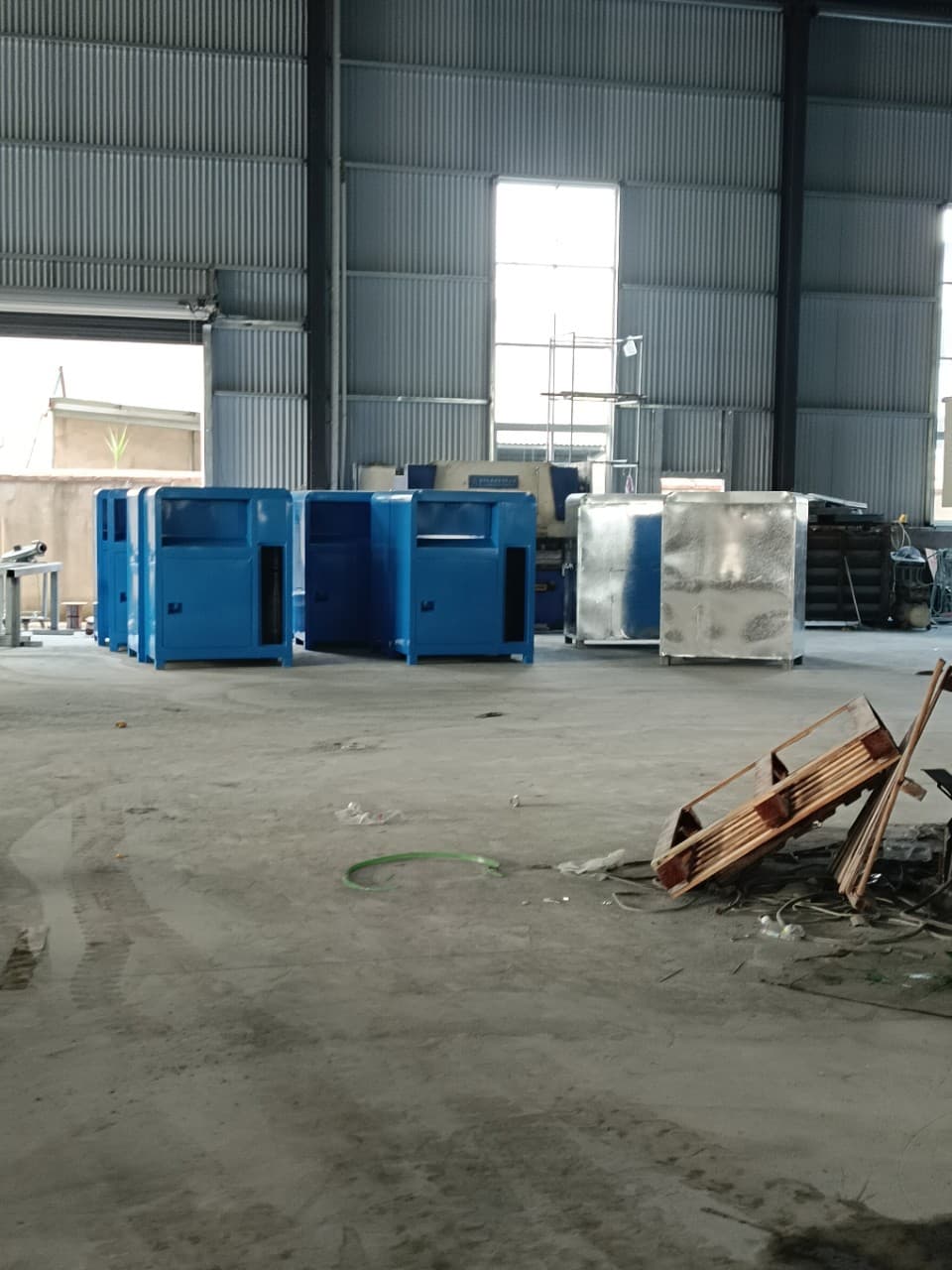 Used clothes recycling box stainless steel outdoor charity clothing donation box community old clothes donation charity clothing storage